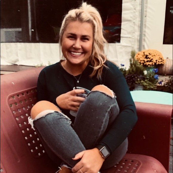 Meet your Posher, Carly - Picture 1 of 1